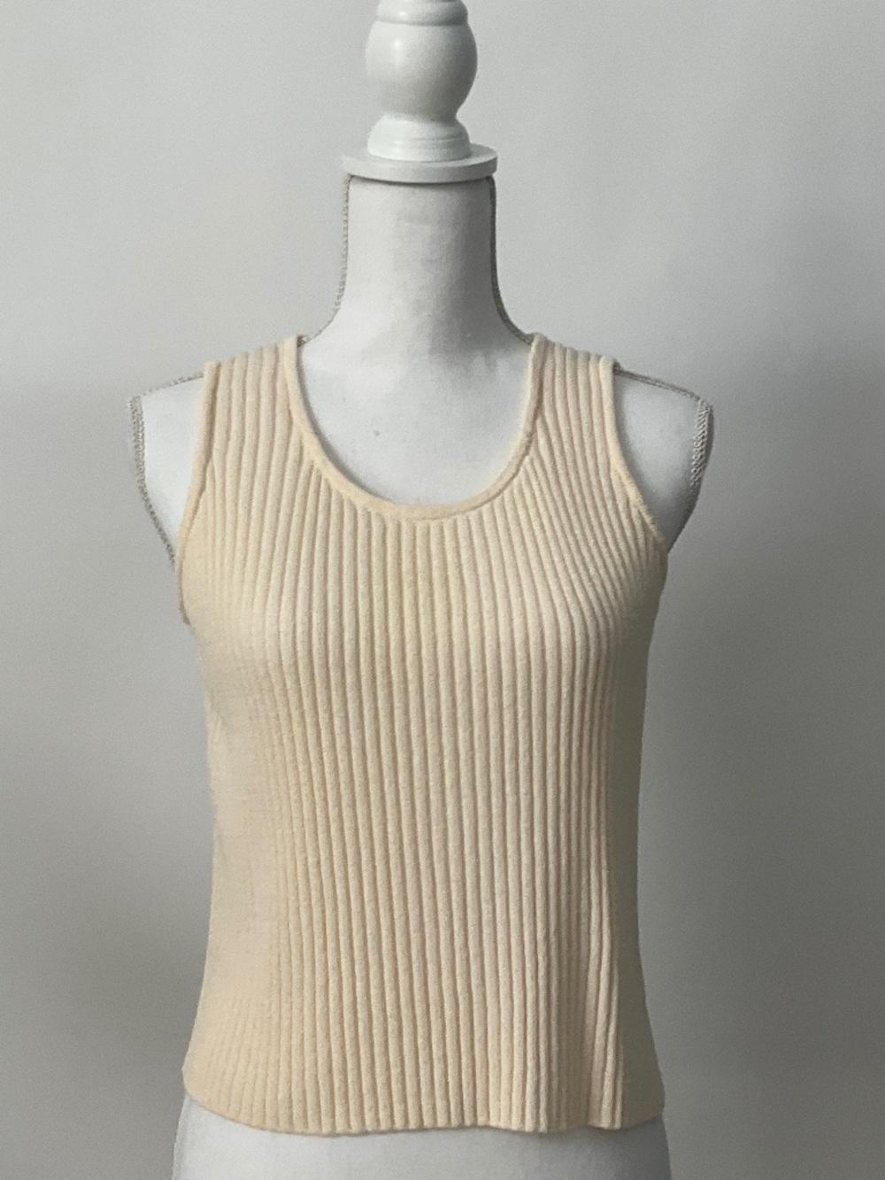 St. John Sport Santana Knit Shell Tank Top Beige Cream Scoop Neck Luxury -Size M